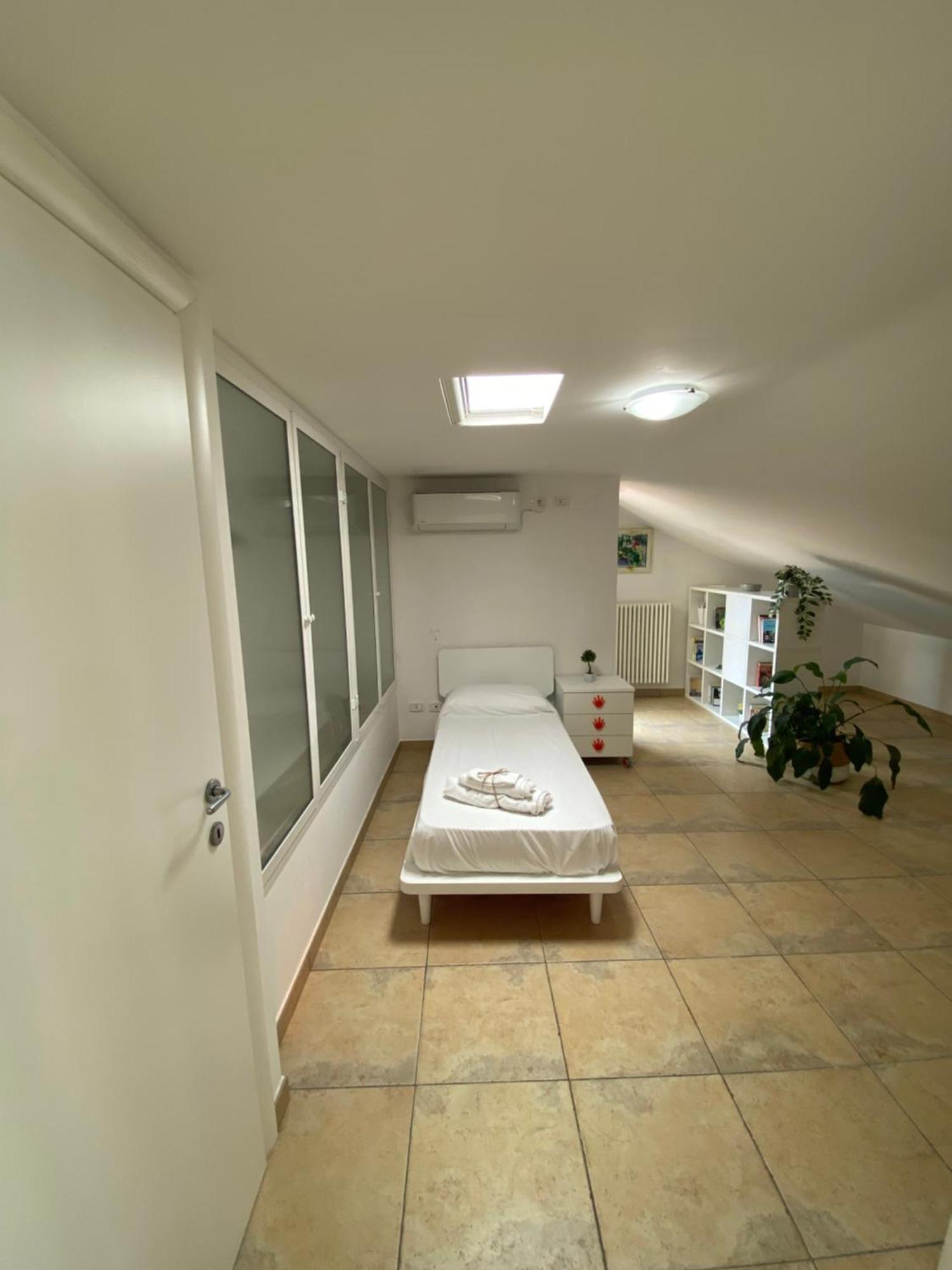 Attico Con Terrazzo Panoramico Maiella - 1Piano - Vasto Apartment Luaran gambar